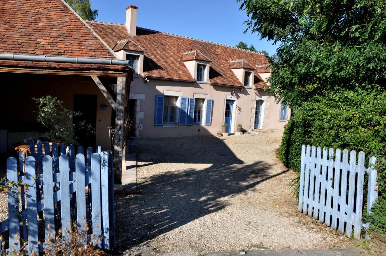 Hotel Le Vieux Saule Saints-en-Puisaye Exterior foto